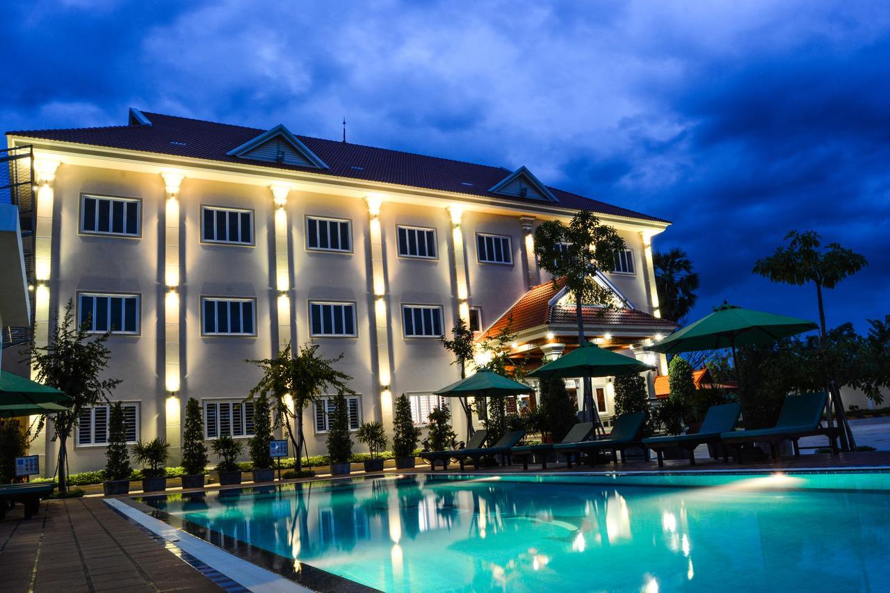 Kheang Oudom Hotel Moung Roessei Exterior foto