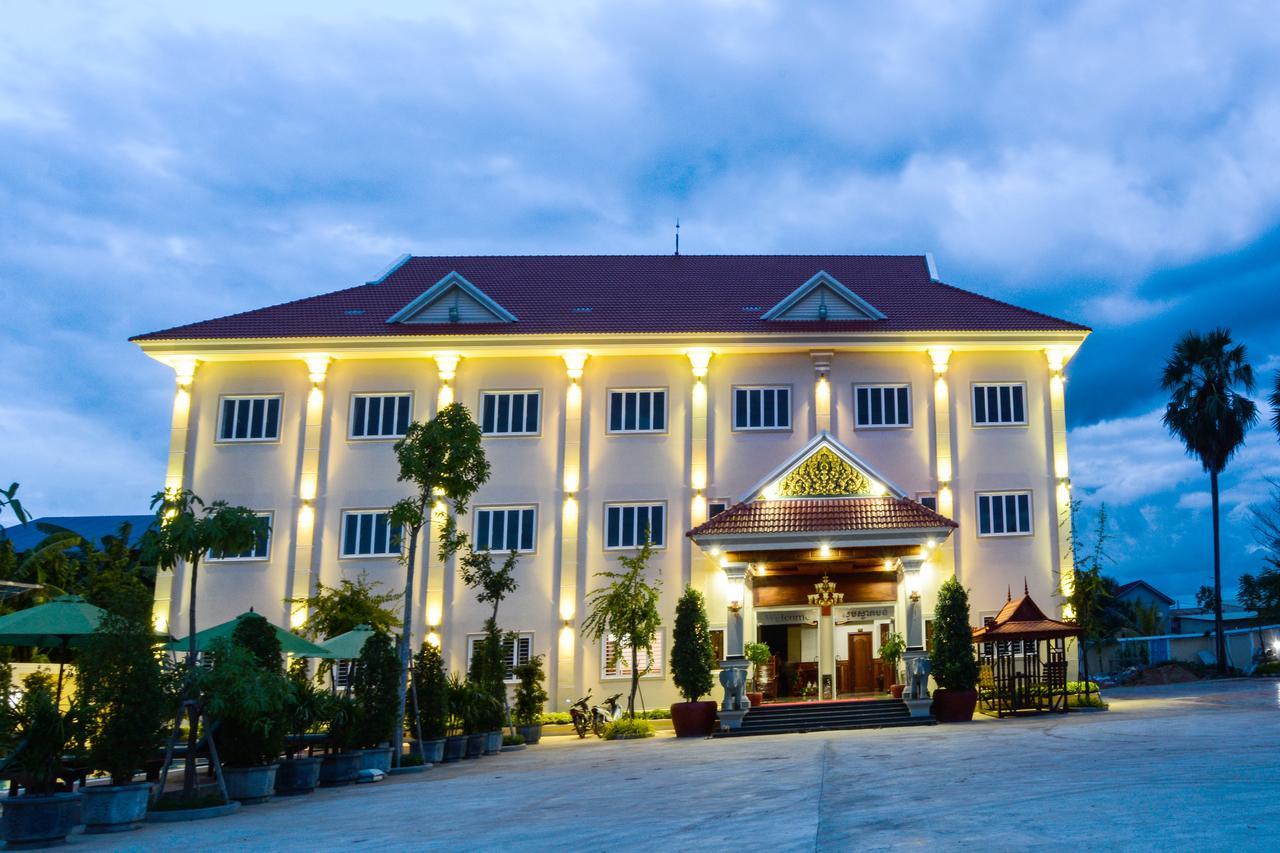 Kheang Oudom Hotel Moung Roessei Exterior foto